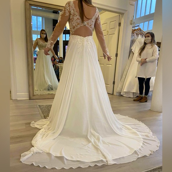Wedding Dress - Picture 1 of 3